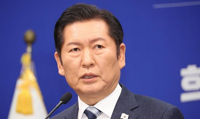 더불어민주당 정청래 대표가 26일 서울 여의도 국회에서 열린 기자회견에서 발언하고 있다. 연합뉴스