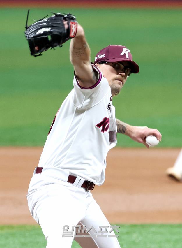 호주 출신 선발 자원으로 올 시즌 중반 부상 대체 선수로 키움에서 뛴 라클란 웰스. 웰스는 이번 아시아쿼터 시장에서 영입할 만한 사실상 유일한 호주 출신 선발 투수였다. IS 포토