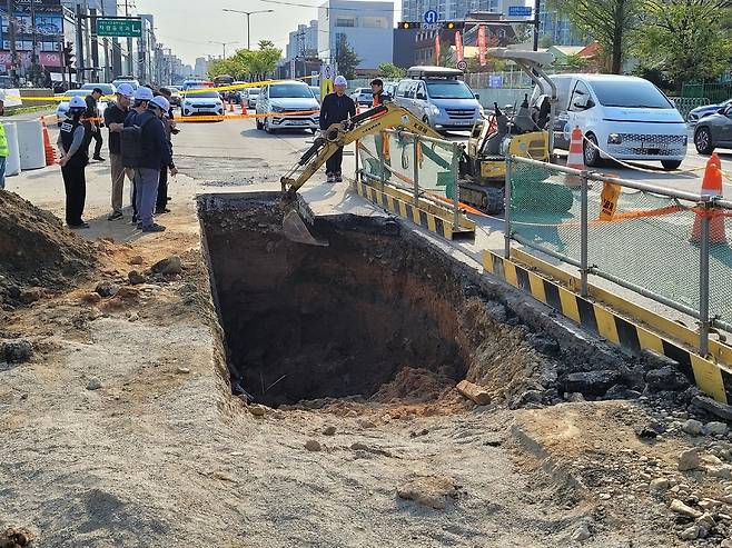 지난 4월26일 노동자 매몰 사망 사고가 발생한 도로 오수관 공사 현장 모습. 경기북부경찰청 제공