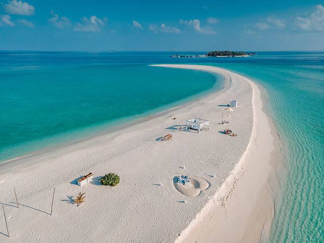 백사장 위에서 로맨틱하게 펼쳐지는 푸시파루 샌드뱅크 디너. 사진=제공|팜투어