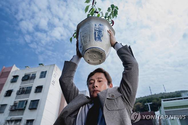 영화 '어쩔수가없다' 한 장면 [Neon/AP 연합뉴스 자료사진. 재판매 및 DB 금지]