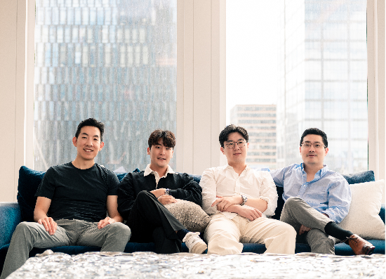 왼쪽부터 찰스 김 CTO, 이상만 대표, 태니 강 COO, 팀 황 이사회의장 (바이브래니움랩스 제공)