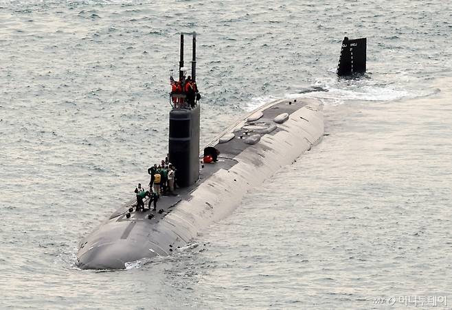 미국 해군의 로스앤젤레스급(LA급) 원자력추진잠수함(SSN) '그린빌함'(6900t급)이 지난 12월23일 오전 부산 남구 해군작전사령부에 입항하고 있다. / 사진=뉴시스