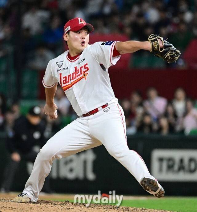 SSG 조병현이 역투하고 있다 / 문학 = 유진형 기자 zolong@mydaily.co.kr