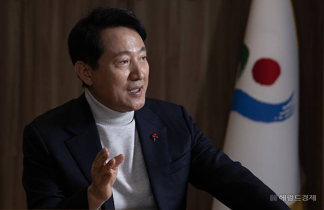오세훈 서울특별시장이 지난 24일 오후 서울 중구 서울특별시청에서 헤럴드경제와 인터뷰하고 있다. 임세준 기자