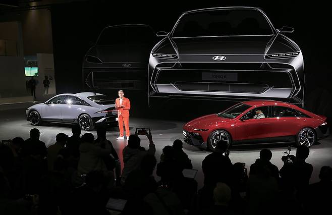 2025년 4월3일 경기도 고양시 킨텍스에서 현대자동차의 '더 뉴 아이오닉6'가 공개되고 있다. ⓒ연합뉴스