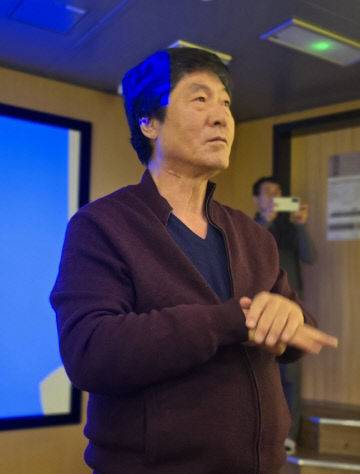 안진찬 이사장이 인사말하고 있다.