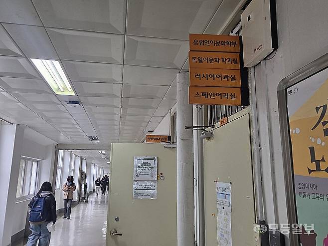 조선대학교 유럽언어문화학부 러시아어과에 재학 중인 A씨는 지난해 교환학생에 선발돼 해외 대학에서 최대 15학점 이상을 이수했으나, 본교가 이를 8학점만 인정해 국가장학금 환수·미지급 피해를 입었다. 학과는 "개설 전공학점 범위 인정 원칙"을 주장하고 있으나, 학생은 이를 사전에 확인할 구체적 고지가 없었다고 반박하며 논란이 이어지고 있다.