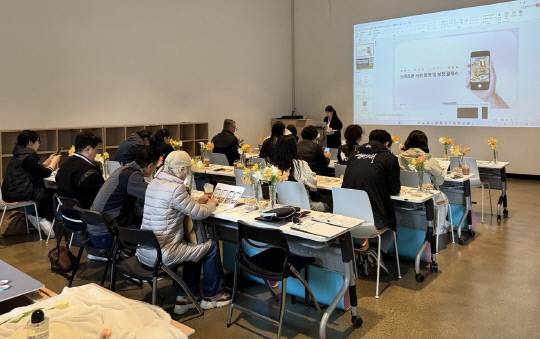 홍성군이 운영한 청년 창업지원 프로그램에 참여하고 있는 청년들. 홍성군 제공.