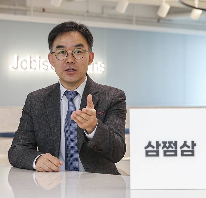 채이배 자비앤빌런즈(삼쩜삼) 리서치랩 소장(전 국회의원)이 21일 서울 강남구 자비앤빌런즈(삼쩜삼)에서 한국경제신문과 인터뷰를 하고 있다./2025.4.21 임형택기자