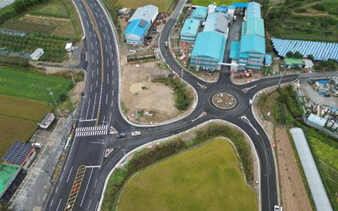 오는 30일 개통하는 충청내륙고속화 도로건설공사 전경. 국토교통부 제공