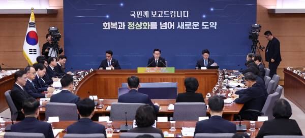 이재명 대통령이 19일 정부서울청사 별관에서 열린 법무부(대검찰청)·성평등가족부 업무보고에서 발언하고 있다. 연합뉴스