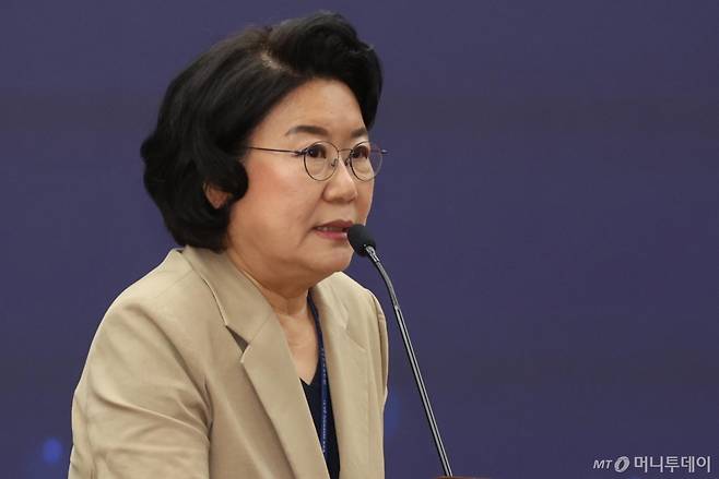 [서울=뉴시스] 조성봉 기자 = 이혜훈 국민미래 개헌 자문위원회 공동위원장이 14일 서울 여의도 국회 의원회관 소회의실에서 열린 '제헌 77주년 기념 학술대회, 국민과 함께 미래로 나아가는 개헌 방안 모색'에서 축사를 하고 있다. 2025.07.14. suncho21@newsis.com /사진=조성봉