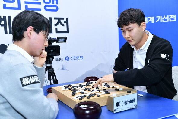 박정환 9단(오른쪽)./한국기원