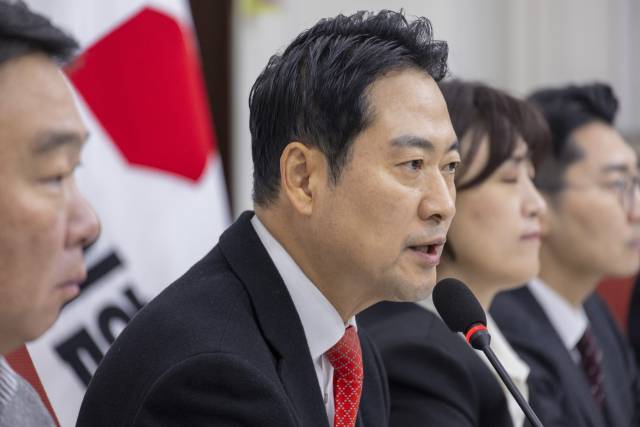 장동혁 국민의힘 대표가 28일 국회에서 열린 기자 간담회에서 통일교 특검과 내란전담재판부법, 더불어민주당의 3대 특검 종합특검 추진과 관련한 발언을 하고 있다. 연합뉴스