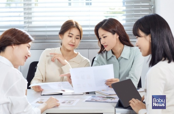 지난해 여성 고용률이 54.7%로 상승하며 역대 최고치를 기록했다. 이에 따라 남녀 고용률 격차는 16.2%포인트로 축소돼 관련 통계 집계 이후 가장 크게 좁혀졌다. ⓒ베이비뉴스