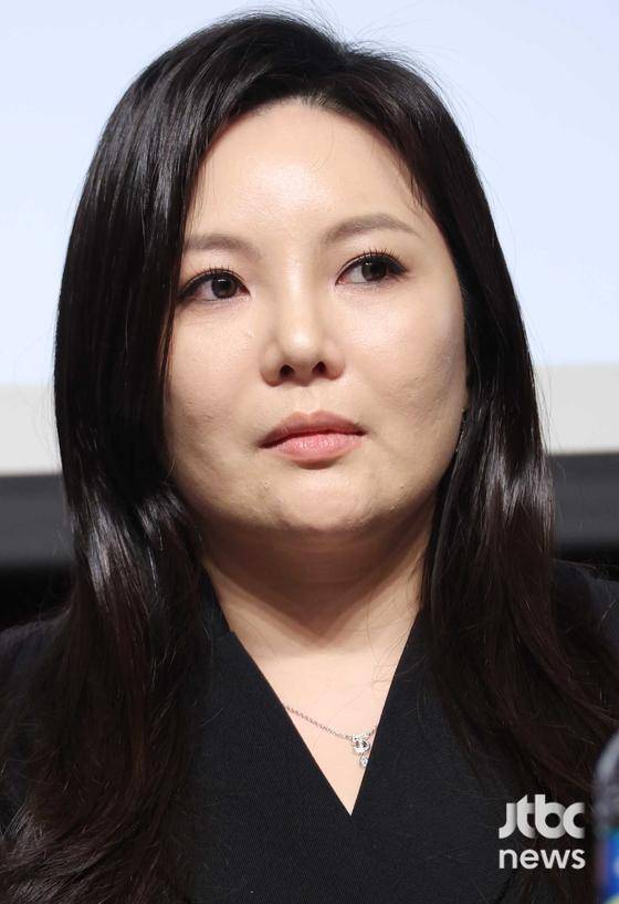 10일 오후 서울 중구 서울신라호텔에서 'SM엔터테인먼트의 '눈속임 합의' 고발 기자회견이 열렸다. 차가원 회장과 김동준 INB100 대표, 이재학 변호사가 참석했다. 김현우 엔터뉴스팀 기자 kim.hyunwoo3@jtbc.co.kr (콘텐트비즈니스본부)