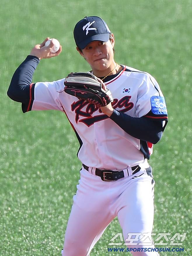 야구 국가대표팀이 2일 오후 경기도 고양 야구대표팀 훈련장에서 첫 훈련을 시작했다. 송성문이 훈련하고 있다. 고양=정재근 기자 cjg@sportschosun.com/2025.11.2/