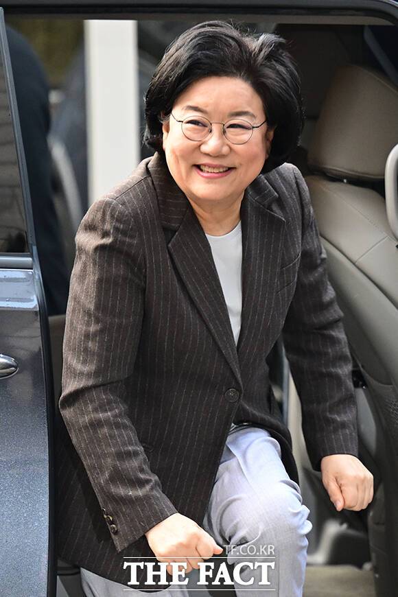 이혜훈 기획예산처 장관 후보자가 29일 오전 서울 중구 예금보험공사에 마련된 인사청문회 준비 사무실로 향하고 있다. /남윤호 기자