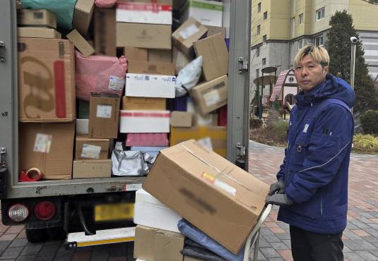 '택배기사 우리들의 이야기'의 저자 이민원 씨. 윤평호 기자