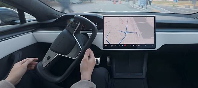 테슬라 차량이 FSD 기능을 통해 국내 실도로를 시험주행하는 모습 ⓒ테슬라코리아 X 캡처