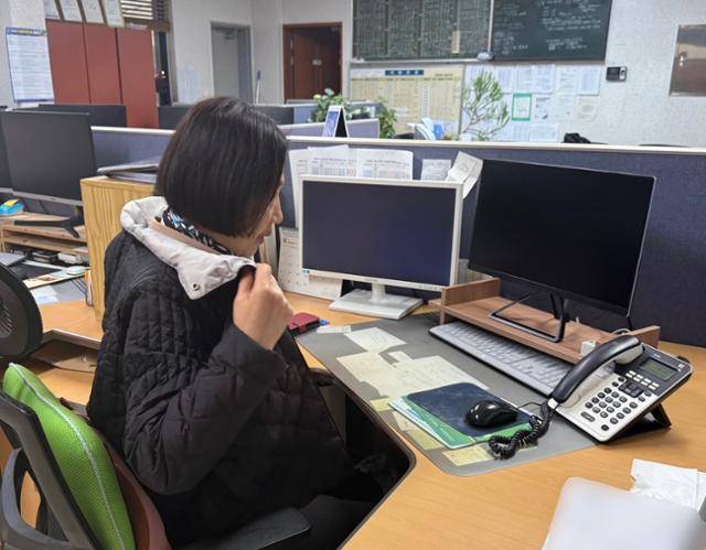 23일 광주 광산구에 있는 직장으로 출근한 심씨. 그가 딸이 탄 제주항공 여객기의 사고 소식을 들은 곳도 이곳이다. 광주=허유정 기자