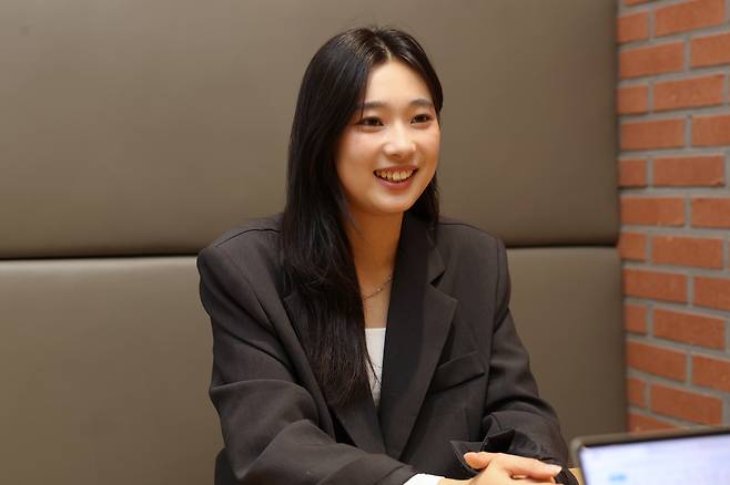 국민체육진흥공단이 운영하는 체육인재양성프로그램을 수료한 뒤 대한축구협회에 근무 중인 오제연 유스축구팀 매니저. 여자축구 선수 출신인 그는 스포츠 행정가로 거듭나기 위해 다양한 노력을 이어간 끝에 꿈을 이뤘다. 사진 국민체육진흥공단