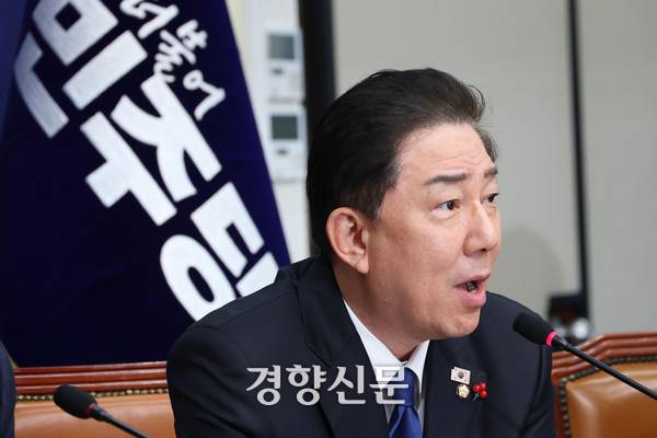 김병기 더불어민주당 원내대표가 지난 24일 국회에서 열린 최고위원회의에 참석해 발언하고 있다. 한수빈 기자