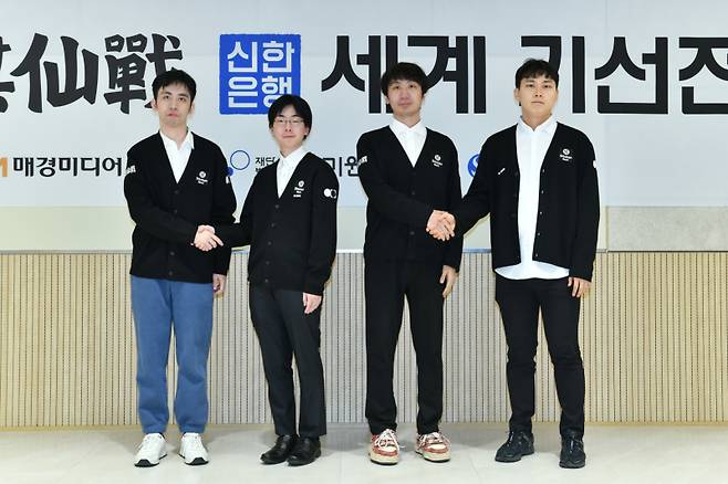 제1회 기선전 4강 멤버가 가려졌다. 왼쪽부터 왕싱하오-시바노 도라마루, 당이페이-박정환. 한국기원 제공