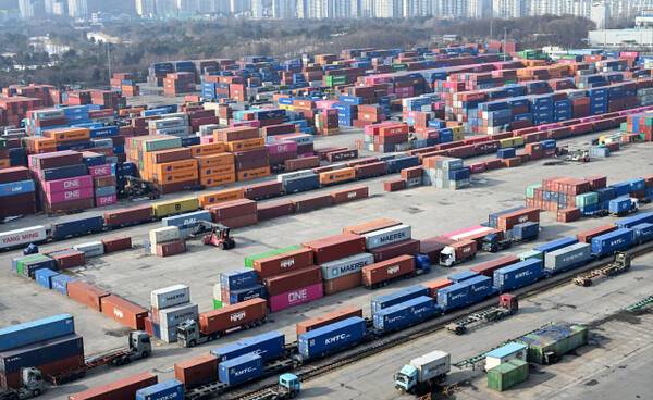 의왕컨테이너기지(ICD)에 수출입용 컨테이너가 가득한 모습. 기사와 직접적인 연관은 없습니다. 경기일보 DB