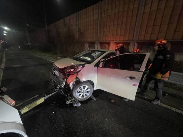 28일 새벽 3시께 용인특례시 기흥구 청덕동에서 경차 1대가 구조물을 들이받는 사고가 났다. 운전자는 사고 직후 도주한 것으로 확인됐다. 독자 제공