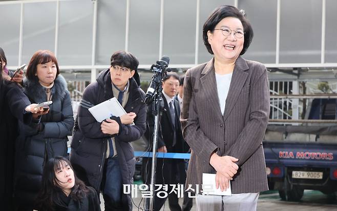 이혜훈 기획예산처 장관 후보자가 29일 서울 중구 예금보험공사에 마련된 인사청문회 준비 사무실로 들어서며 입장을 밝히고 있다. [이승환기자]