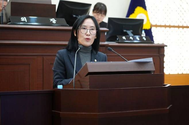 지난 23일 열린 제249회 정례회 제3차 본회의에서 배수예 의원이 5분 자유발언을 하고 있다. ⓒ영천시의회 제공