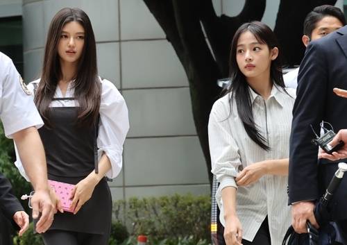 기획사 어도어와 전속계약 분쟁 중인 그룹 뉴진스의 다니엘(왼쪽)과 민지. 사진제공|연합뉴스