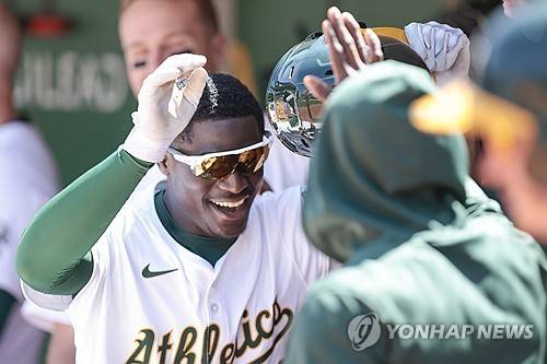 김원형 감독이 이끄는 두산 베어스가 2026시즌을 함께할 외국인 타자로 다즈 카메론을 영입했다. 두산 구단은 29일 카메론과&nbsp;총액 100만 달러(약 14억원)에 계약했다고 공식 발표했다. 외국인 투수로는 2025시즌 1선발로 활약했던 잭 로그와 재계약, 2020시즌 한국시리즈 진출에 기여했던 크리스 플렉센의 복귀로 원투펀치 구성을 마친 가운데 외국인 타자 쿼터도 채워졌다.&nbsp;연합뉴스