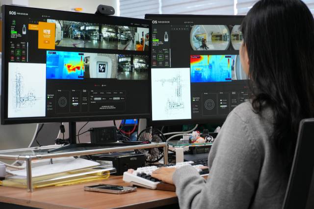 도구공간이 개발한 솔루션을 이용해 순찰로봇의 실시간 상황을 모니터링하고 있다. 도구공간 제공