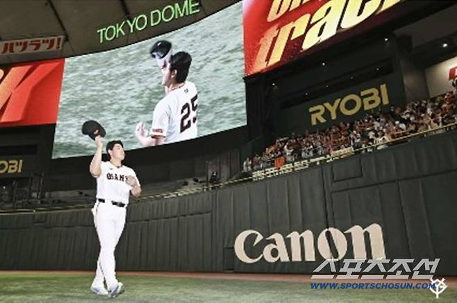 오카모토가 도쿄돔에서 열린 요미우리 팬 행사에서 인사를 하는 모습. 사진출처=요미우리 자이언츠 SNS