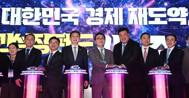 지난 11일 서울 여의도 산업은행 본점에서 열린 국민성장펀드 출범식. /뉴스1