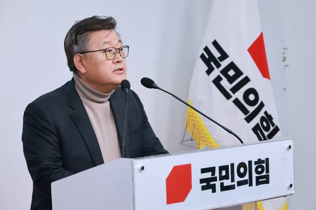 이호선 국민의힘 당무감사위원장이 지난 12월 16일 서울 여의도 국민의힘 중앙당사에서 김종혁 전 최고위원에 대한 당원권 정지 2년 권고 결정과 관련해 설명하고 있다.<연합뉴스>