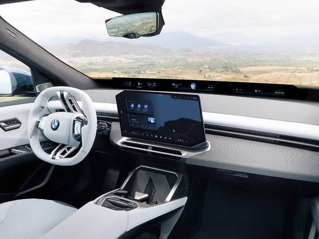 삼성전자의 프리미엄 차량용 시스템온칩(SoC)인 '엑시노스 오토 V720'이 탑재되는 BMW의 iX3 내부. 뉴스1
