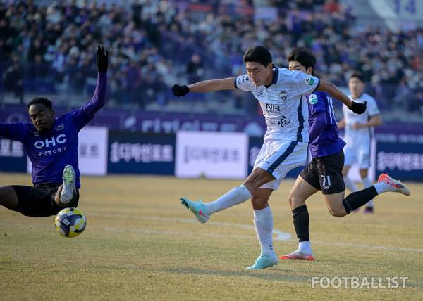 김승섭(가운데, 김천 상무). 서형권 기자