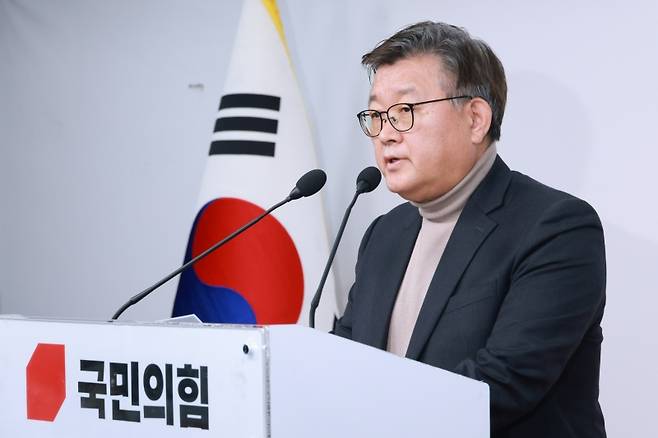 ▲ 국민의힘 이호선 당무감사위원장이 16일 서울 여의도 국민의힘 중앙당사에서 김종혁 전 최고위원에 대한 당원권 정지 2년 권고 결정과 관련해 설명하고 있다 [연합뉴스]