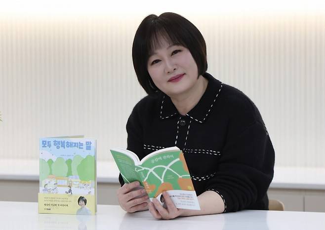 방송인 이금희가 서울 중림동 한국경제신문에서 인터뷰하고 있다. 김범준 기자