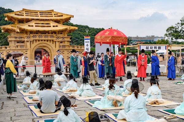 제62회 수원화성문화제 프로그램 중 별시가 열린 장면. 수원시 제공