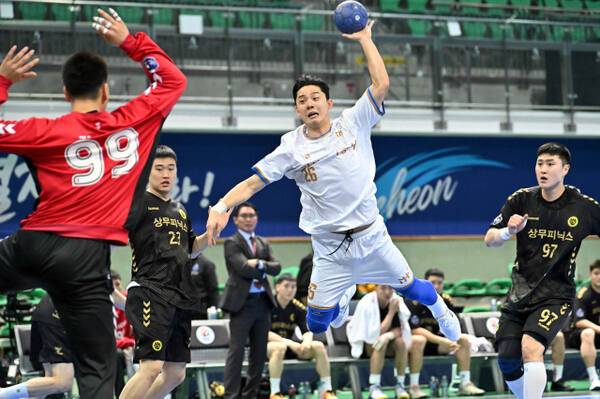 인천도시공사의 김진영은 시즌 초반 득점·도움 부문서 모두 선두를 달리고 있다. 한국핸드볼연맹 제공