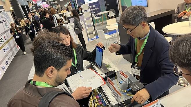 < 사진 제공 : 옵티코어 >