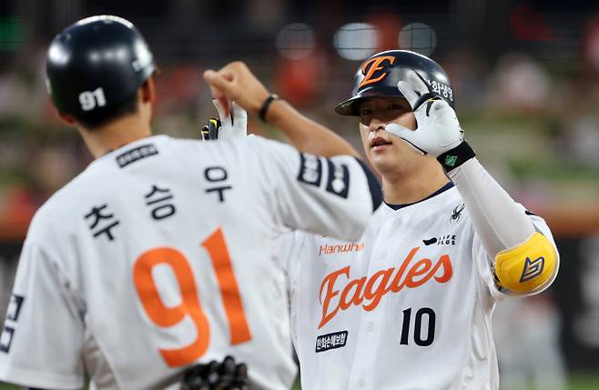 한화 이글스가 새 시즌 중견수로 이원석과 이진영, 오재원이 도전장을 내밀었다. 사진은 한화 이진영. /사진-=뉴스1