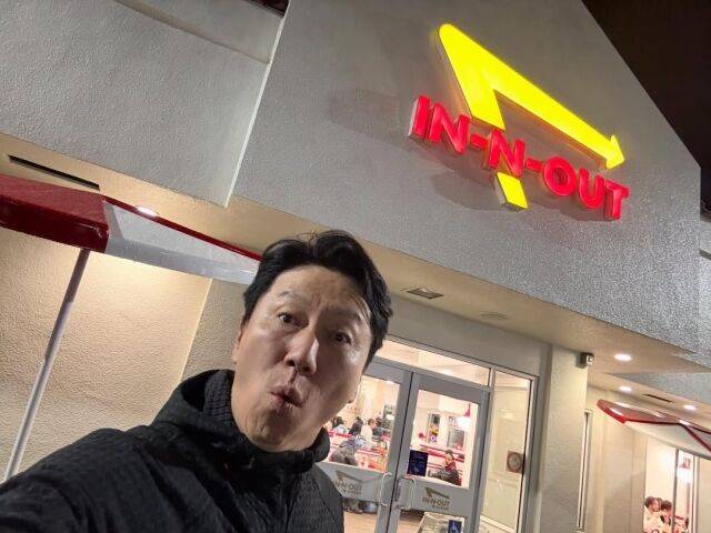 김수로가 미국에서 장난기 넘치는 여유로운 근황을 전했다. / 김수로 인스타그램