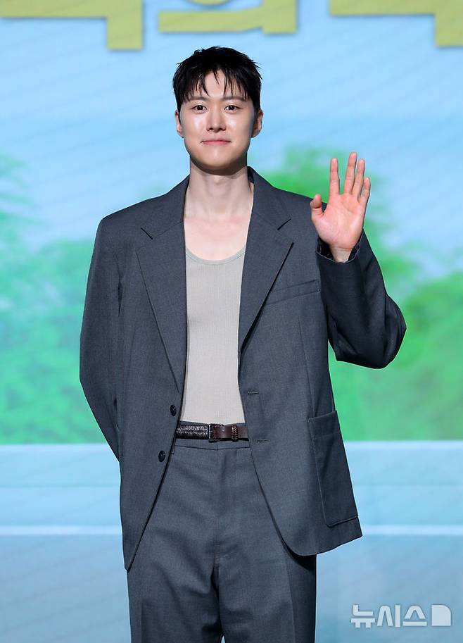 [서울=뉴시스] 김혜진 기자 = 배우 공명이 25일 오전 서울 마포구 호텔 나루에서 열린 넷플릭스 영화 '고백의 역사' 제작발표회에서 포즈를 취하고 있다. 2025.08.25. jini@newsis.com