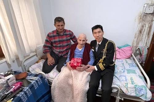 6·25 참전용사에 李대통령 선물 전달 [주튀르키예대사관=연합뉴스 제공]